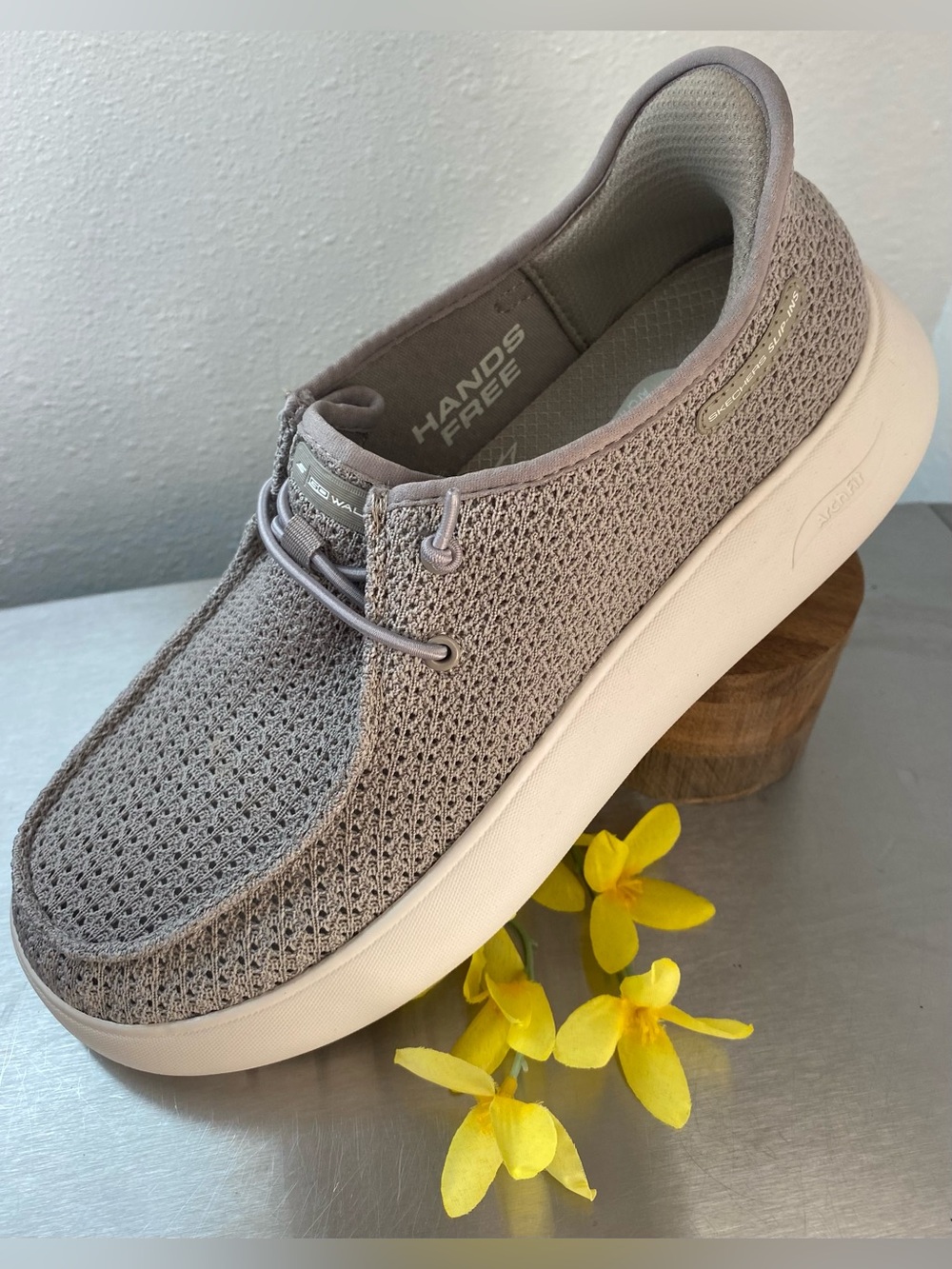 SKECHERS WOMENS TAUPE KNIT ARCH FIT RELAXED FIT SLIP-IN SHOES ..NEW